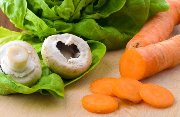 Carrots, lettuce and mushrooms — Stock Photo, Image