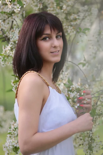 Chica en vestido blanco — Foto de Stock