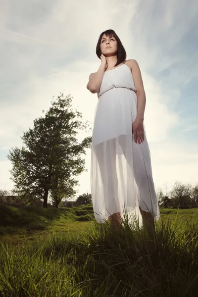 Chica en vestido blanco —  Fotos de Stock