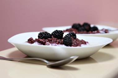 Böğürtlen güler yüzlü