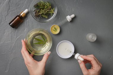 CBD yağıyla doğal kozmetik üretimi.