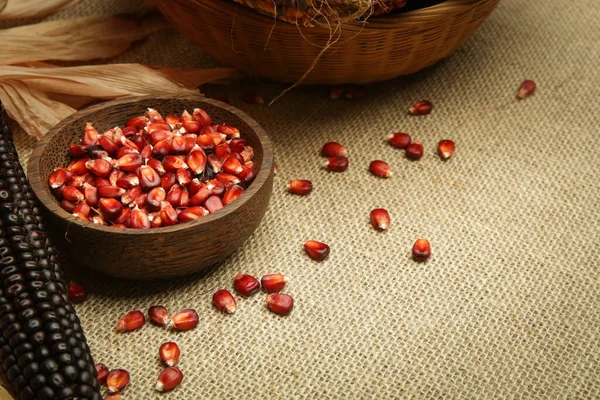 Декоративные Семена Индийской Кукурузы Миске Мешковидном Фоне — стоковое фото