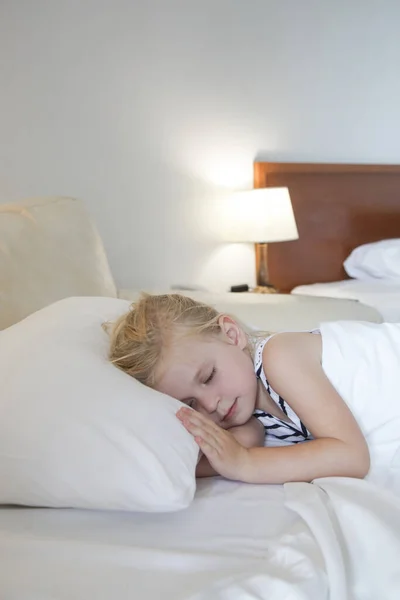 Doce Menina Dormindo Cama — Fotografia de Stock