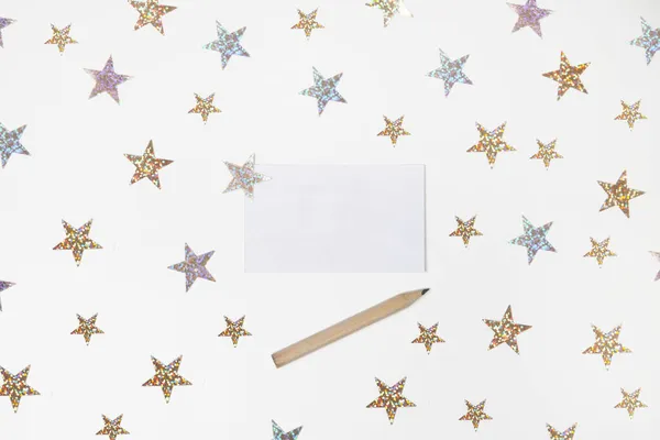 Cartão Saudação Branco Branco Com Estrelas Douradas Festivas Redor Mockup — Fotografia de Stock