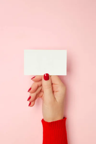 Vrouw Met Blanco Wit Visitekaartje Mockup Met Lege Ruimte Voor — Stockfoto