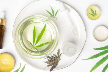 Tıbbi marihuana yağı. Kasede CBD yağı veya THC tentürü.