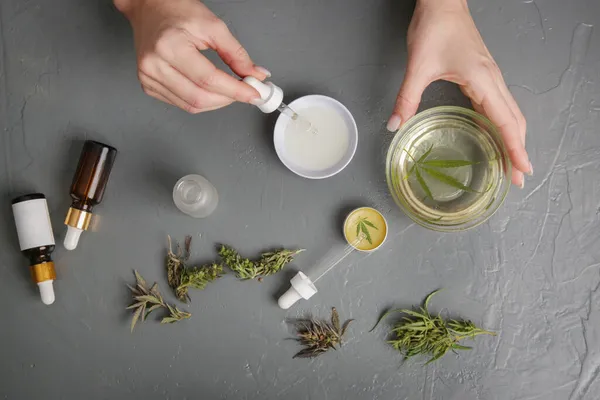 Fabricação Cosméticos Naturais Com Óleo Cbd — Fotografia de Stock