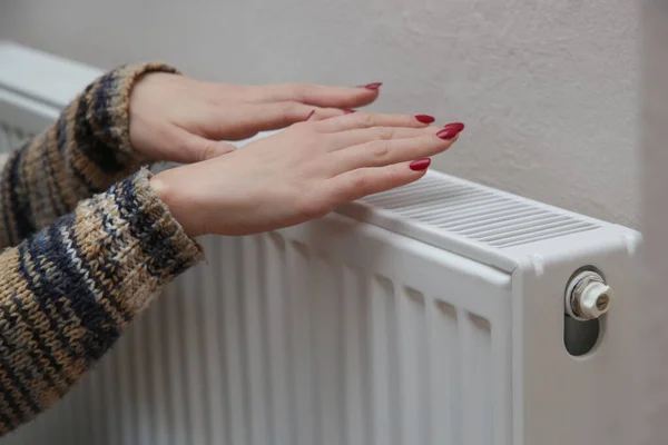 Woman Warming Hands Heating Radiator — Stock Photo, Image