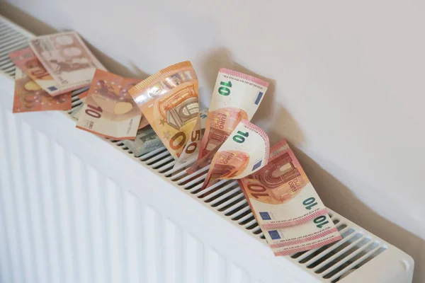 Koszty Ogrzewania Domu Koncepcja Oszczędności Pieniądze Grzejnik — Zdjęcie stockowe