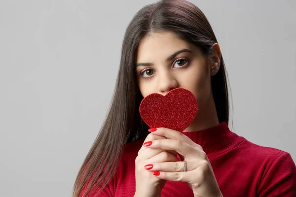 Attractive Young Woman Holding Red Heart Valentine Day Concept — Zdjęcie stockowe