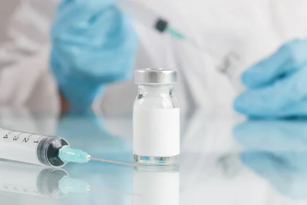 Scientist Medical Worker Holds Vaccine Bottle Vaccination Immunization Treatment Provides — Zdjęcie stockowe