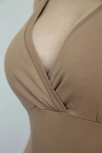 Primer Plano Del Escote Mujer Mujer Algodón Beige Cuello Superior —  Fotos de Stock