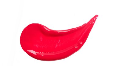 Beyaz arkaplanda lekeli kırmızı ruj izole edildi