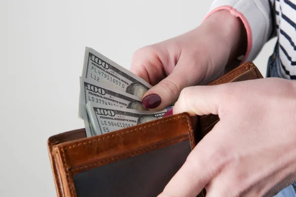 Woman Counting Hundred Dollar Bills Her Wallet — Stock Photo, Image