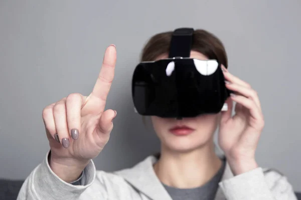 Szemüveges Portréja Virtuális Valóság Tapasztalat Jövőbeli Technológiai Koncepció — Stock Fotó