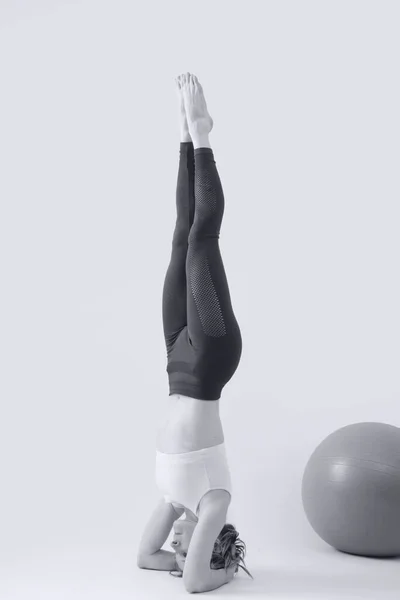 Black White Serie Photos Young Fit Woman Practising Yoga Studio — Zdjęcie stockowe