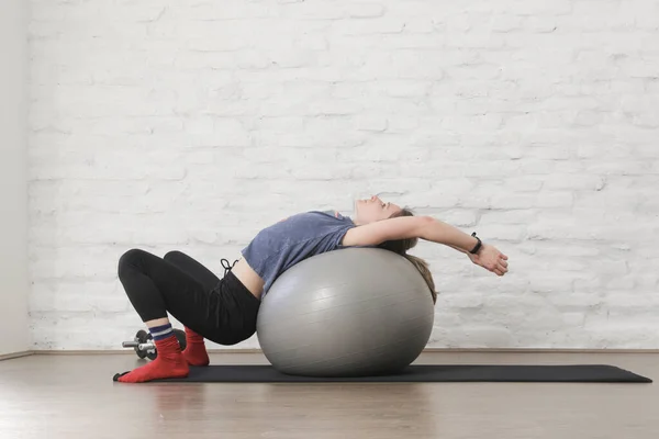 Young Woman Working Out Pilates Ball Studio — ストック写真