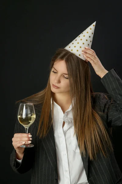 Studio Portrait Fashionable Birthday Girl Birthday Hat Holding Glass White — Foto Stock