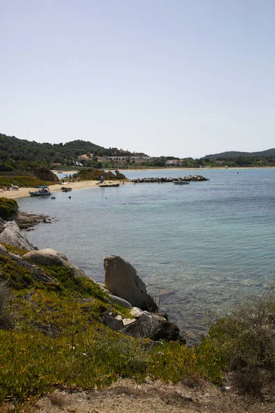 İnsansız, vahşi, gizli kumsala bak.