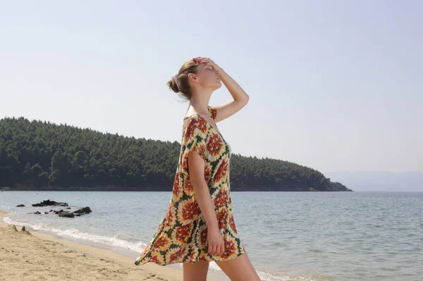 Girl Wearing Wide Floral Dress Beach Summer Fashion Clothes —  Fotos de Stock