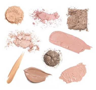 Beyaz arka planda sıvı, susam ve toz makyaj örnekleri var. Dekoratif kozmetik lekeler. Kapatıcılar, düzelticiler ve temel örnekleri.