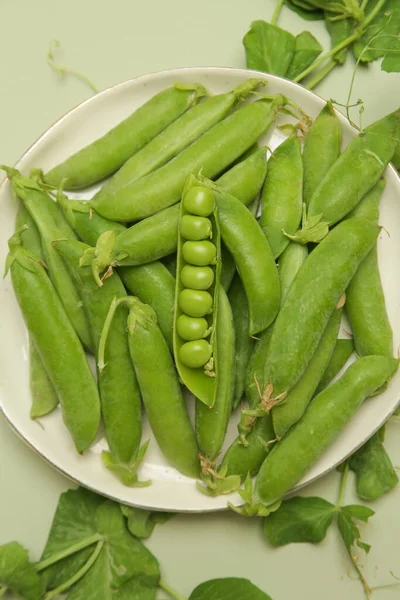 Freshly Harvested Organic Green Peas Table — Stock Photo, Image