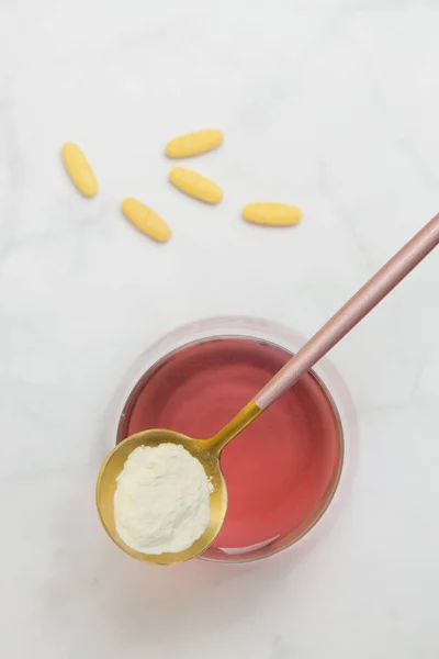 Super Aditivos Alimentarios Proteína Colágeno Polvo Pastillas Cuchara Vaso Agua —  Fotos de Stock