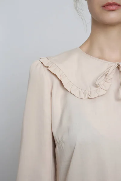 Serie Studio Photos Young Female Model Beige Peter Pan Collar — 图库照片