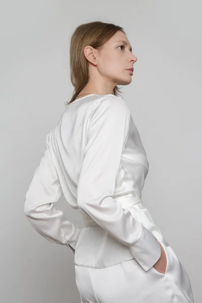 Serie Studio Photos Young Female Model Wearing All White Classic — ストック写真