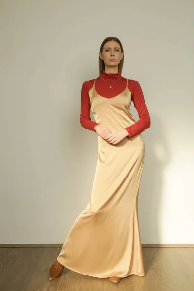 Serie Studio Photos Young Female Model Slip Dress Turtleneck Casual — 스톡 사진