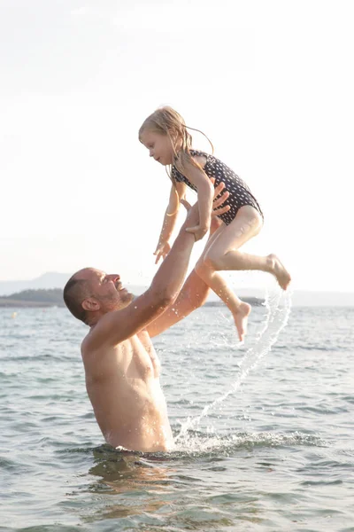 Father His Little Daughter Sea Water Fun Family Summer Vacation — Stock Photo, Image