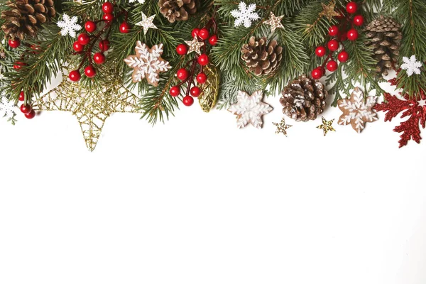 Ramos Árvore Natal Cones Coníferas Bagas Vermelhas Biscoitos Férias Ornamentos — Fotografia de Stock