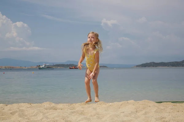 Cheerful Little Years Old Girl Playing Jumping Sand Beach — Foto Stock