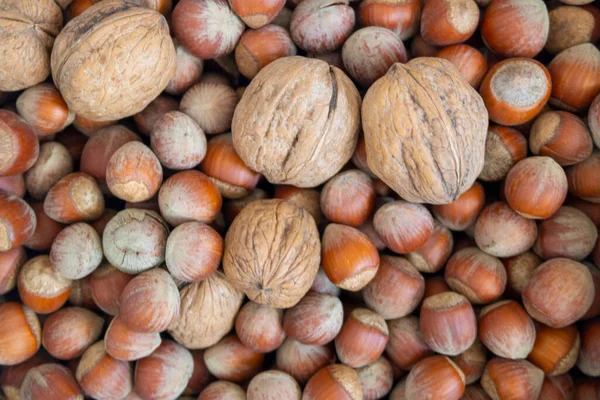 Bir çuval fındıkta üç ceviz.