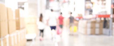 İnsanların arka planına sahip bulanık depo, sanayi deposu alanı ve soyut bokeh ışık arka planına sahip donanım kutusu, ticari lojistik dağıtım depolama konsepti, afiş, fon