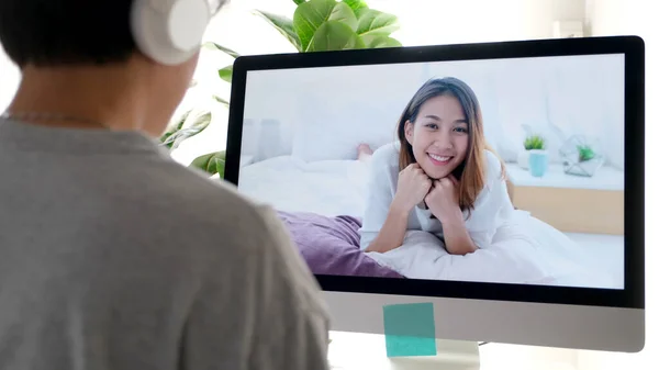 Jong Aziatisch Vrouw Groeten Haar Vriend Door Virtal Video Conferentie — Stockfoto