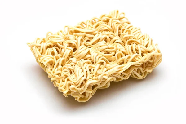 Ongekookte Instant Noodles op witte plaat Stockfoto