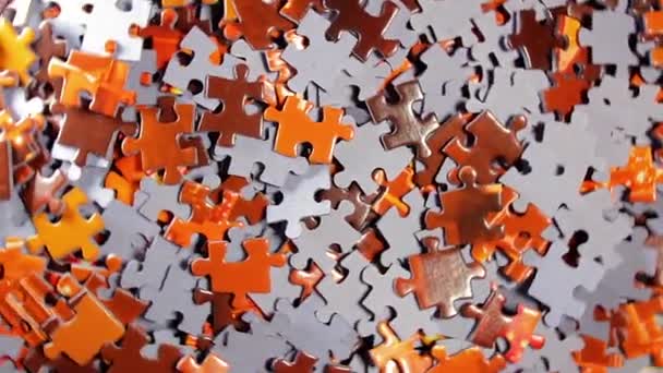 Pezzi Puzzle colorati che ruotano in senso antiorario — Video Stock