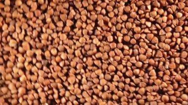 Pişmemiş Kahverengi Karabuğday Groats, Dönen Arkaplan - Üst Görünüm