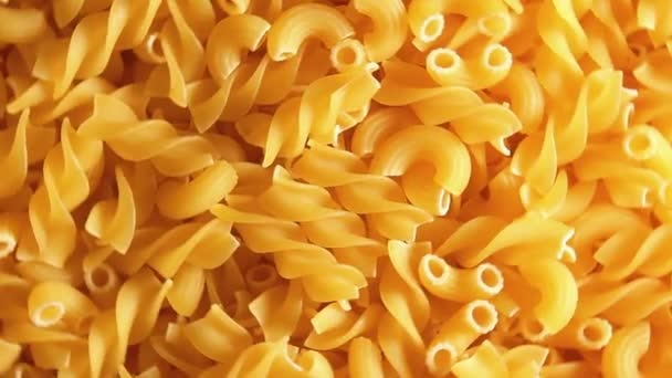 Uncooked Fusilli Chifferi Rigati Pasta Top View Close Fat Unhealthy — Stockvideo