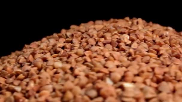Сухий Розпечений Brown Buckwheat Groats Heap White Plate Rotating Black — стокове відео