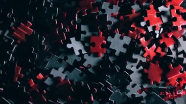 Saat Yönünde Yavaşça Dönen Renkli Bulmaca Parçalarının Arkaplanı - Üst Görünüm Tamamlanmamış Kırmızı ve Gri Yapbozun Yapbozu Düşük Anahtarlı Işık - Sağa Çevirme