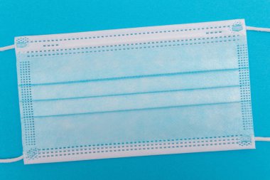 Mavi Arkaplanda Mavi Tıbbi Maske - Üst Görünüm, Düz Yatay