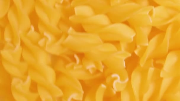Невареная Паста Fusilli Вид Сверху Жирная Нездоровая Пища Сухие Спиральные — стоковое видео