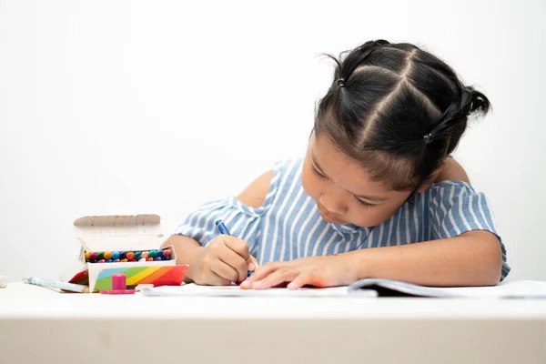 Schattig Schattig Aziatisch Etnisch Kind Meisje Met Kleur Pen Tekening — Stockfoto