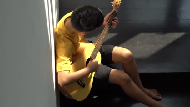 Little Asian Kid Playing Practice Guitar Musical String Instruments Home — Vídeos de Stock
