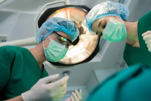 Low Angle Shot Professional Surgeons Team Performing Surgery Operating Room — Stock Photo, Image