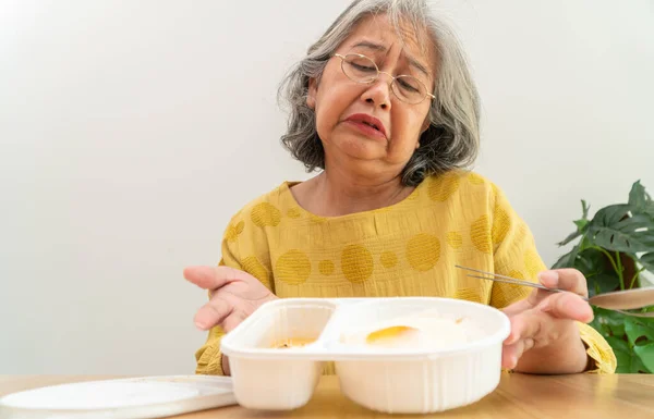 Mulher Idosa Asiática Infeliz Anorexia Dizer Não Refeições Prontas Idosos — Fotografia de Stock