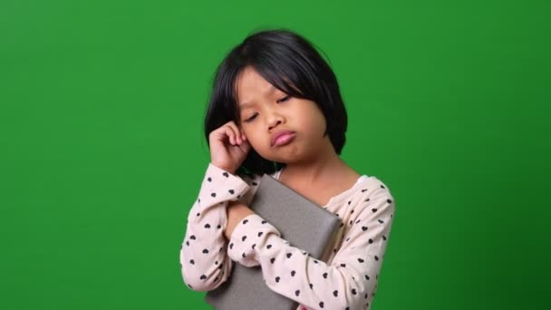 의귀여운 아시아인 여학생 화면에 과새로운 아이디어를 — 비디오