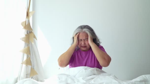 Senior Woman Gray Hair Bed Feel Depressed Suffering Strong Headache — Vídeos de Stock